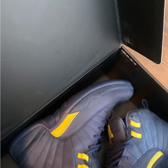 Size 10.5 men neee gone - Picture 5 of 6